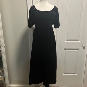Chic Black Velvet Long Sleeve Dress